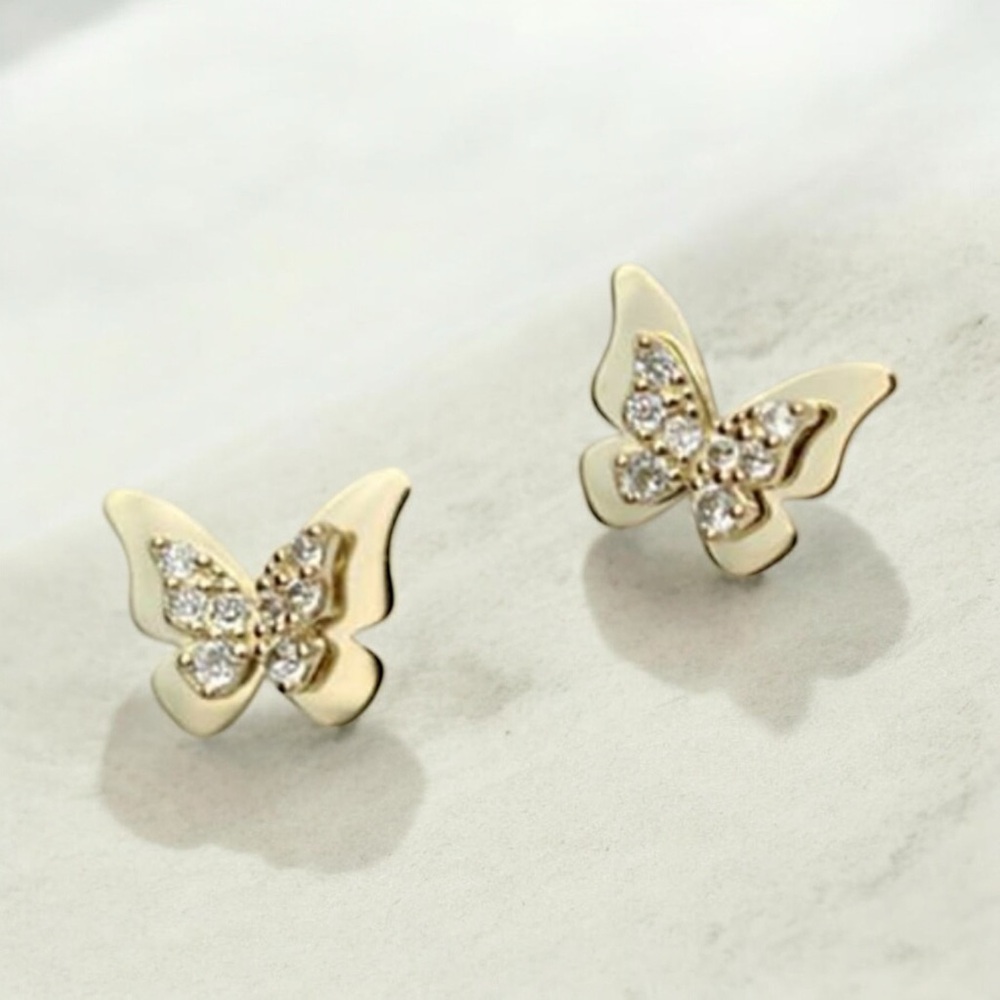 🦋🆕🦋Elegant Gold Butterfly Stud Earrings